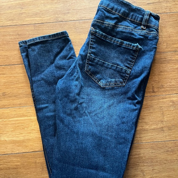 Distressed jeans - Picture 2 of 3